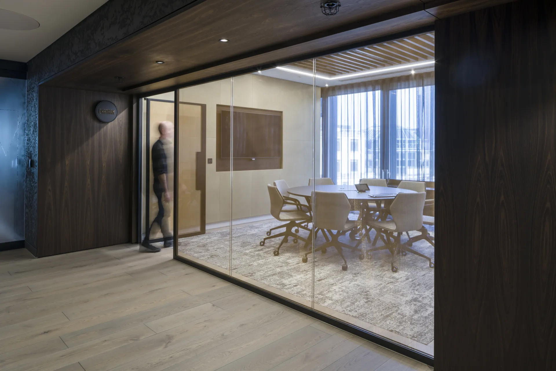 Edge® Symmetry door